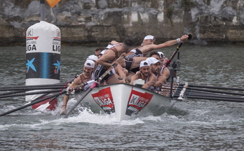 Zierbena –irudian udako estropada batean– izan zen iaz irabazle Legution (Andoni CANELLADA / FOKU)