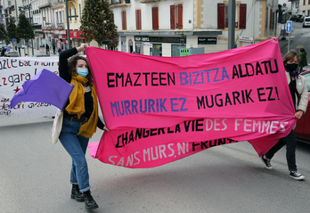 Emazteen eskubideen aldarrikapenak karrikak hartu ditu Hendaia eta Irunen. © Bob Edme