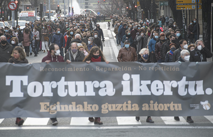 Tortura kasuak ikertzeko manifestazioa, Iruñean. (Jagoba MANTEROLA/FOKU)