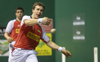 Iñaki Artola, Labriteko partidan pilota jotzen (Jagoba MANTEROLA / FOKU)