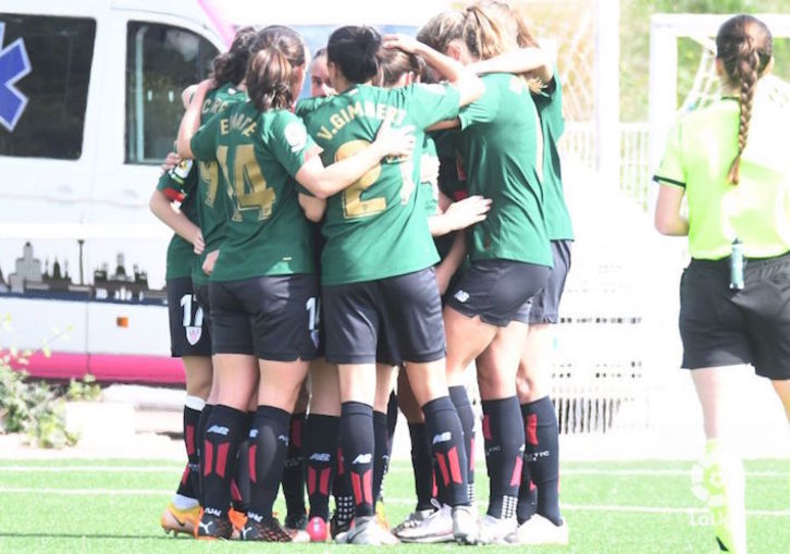 Las vizcainas, hoy de verde, celebran el primer gol de Lucía en Vallecas. (La Liga)