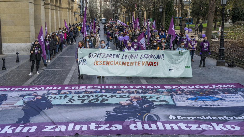 «Bizitzaren lehen lerroan», defendatu du ELAk Donostian. (Andoni CANELLADA / FOKU)