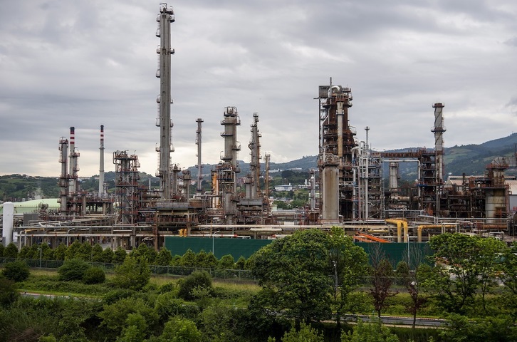 La refinería de petroleo de Petronor, en Muskiz. (Luis JAUREGIALTZO/FOKU)