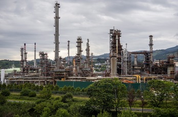 La refinería de petroleo de Petronor, en Muskiz. (Luis JAUREGIALTZO/FOKU)