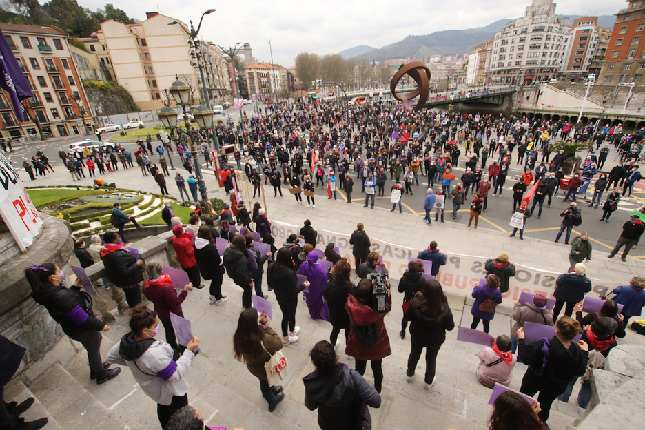 Bilbon aldarrikapen feministak pentsionistenarekin bat egin du. (Oskar MATXIN/FOKU)