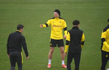 Erling Haaland estará disponible para enfrentarse al Sevilla. (Ina FASSBENDER/AFP)