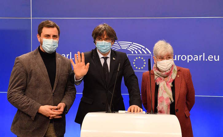 Comín, Puigdemont y Ponsatí, en la rueda de prensa ofrecida en junio. (John THYS / AFP)