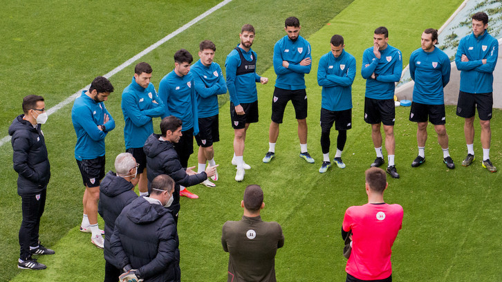 Charla de Marcelino en un entrenamiento en Lezama. (@AthleticClub)