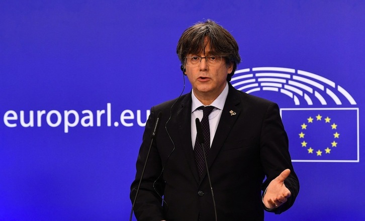 El president Carles Puigdemont durante la rueda de prensa ofrecida este martes en el Parlamento Europeo. (John THYS/AFP)