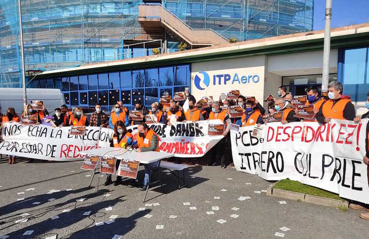 Comparecencia de las y los trabajadores de PCB. (NAIZ)