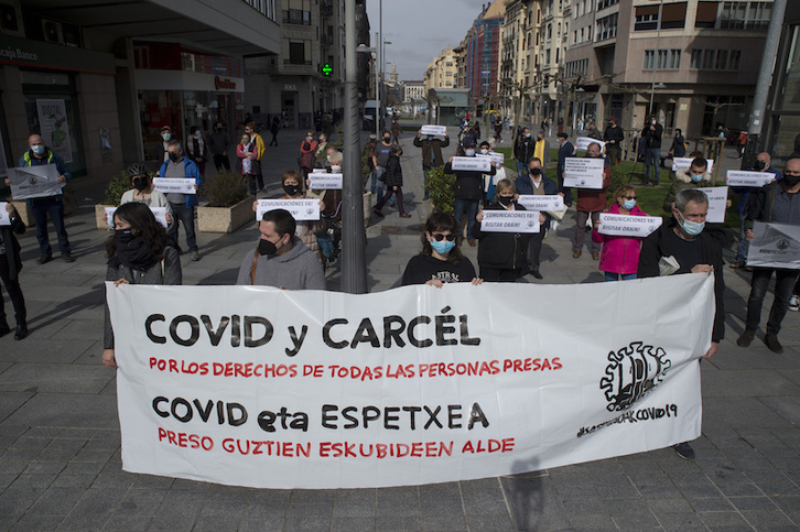 Concentración en Iruñea por los derechos de las personas presas también en pandemia. (Iñigo URIZ | FOKU)