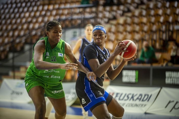 Con 19 puntos, Mariam Coulibaly ha sido la máxima anotadora de IDK Euskotren en Logroño (Jaizki FONTANEDA / FOKU)
