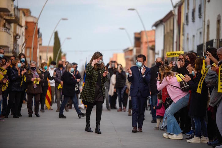 Meritxell Serret, en la imagen junto a Aragonés, en su regreso a Vallfogona de Balaguer. (ERC)