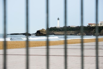 La Gran Playa de Biarritz el segundo día del confinamiento de marzo. (GUILLAUME FAUVEAU)