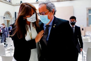 Laura Borràs, en el centro, junto a las vicepresidentas del Parlament Anna Caula y Eva Granados. (Josep LAGO/AFP)