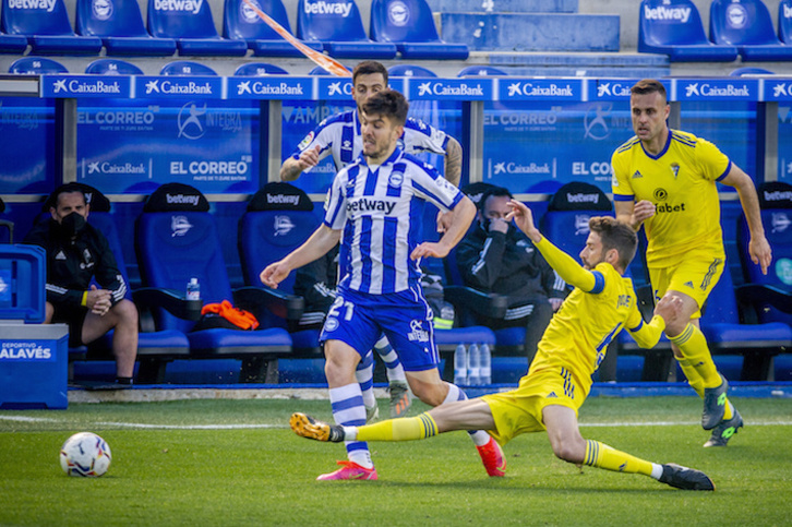 Martín ha cubierto la vacante del sancionado Navarro. (Jaizki FONTANEDA/FOKU)