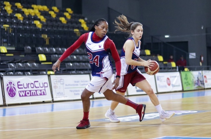 Roso Buch eta Margaret Roundtree Sepsi Arenako entrenamenduan. (GERNIKA BIZKAIA)