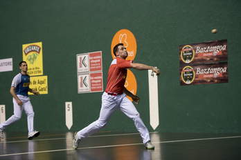 Erik Jaka ha recuperado su mejor versión en ataque y han conseguido un vital triunfo. (Iñigo URIZ/FOKU)