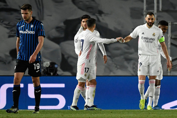 Jugadores del Real Madrid celebran uno de los goles en el Alfredo Di Stéfano (Pierre-Philippe MARCOU / AFP)