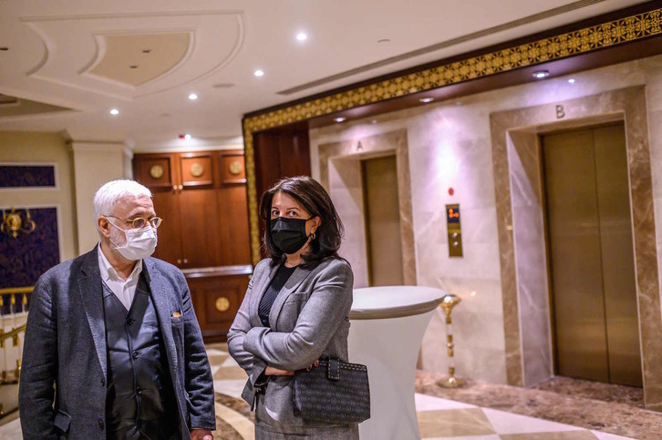 Pervin Buldan, colíder del HDP, en una rueda de prensa la semana pasada para denunciar la persecución a su partido. (Bulent KILIC/AFP) 