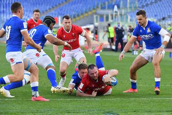 Gales apabulló a Italia el pasado fin de semana y está a un paso del Grand Slam. (Tiziana FABI / AFP) 