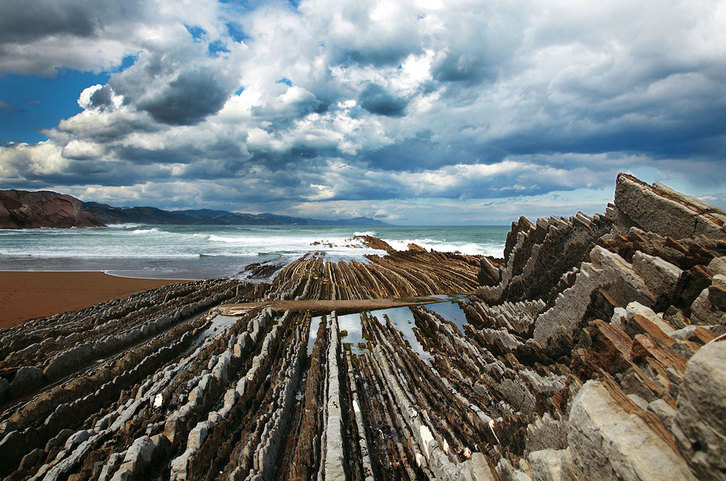 El flysch que puede verse en el Geoparque de la Costa Vasca.