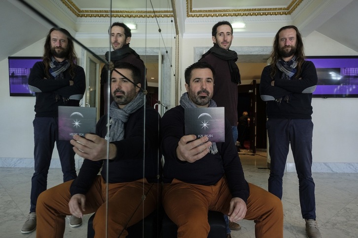 Kalakan hirukoteak disko berria aurkeztu du Donibane Lohizunen eta Donostian. (JON URBE/FOKU)