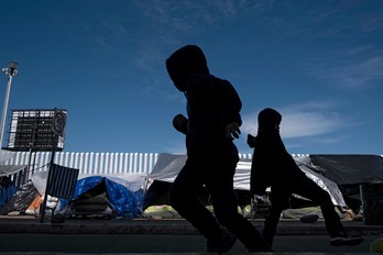 Menores inmigrantes en un campamento donde esperan que EEUU les de asilo. (Guillermo ARIAS/AFP)