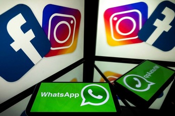 Logos de las redes sociales Facebook e Instagram y del servicio de mensajería WhatsApp. (Lionel BONAVENTURE / AFP)