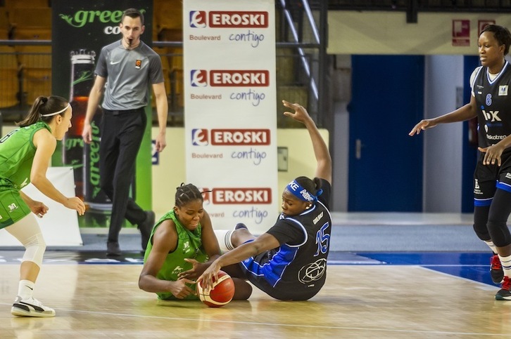 Araski no se levantará del golpe encajada frente a Ensino e IDK Euskotren también ha quedado maltrecha. (Jaizki FONTANEDA / FOKU)
