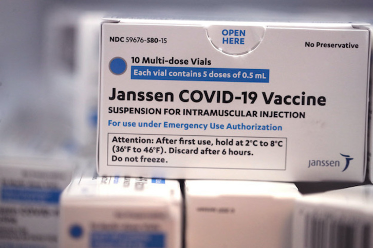 Entre abril y junio, el Estado español espera recibir 5,7 millones de dosis de la vacuna de Janssen. (Scott OLSON/AFP)