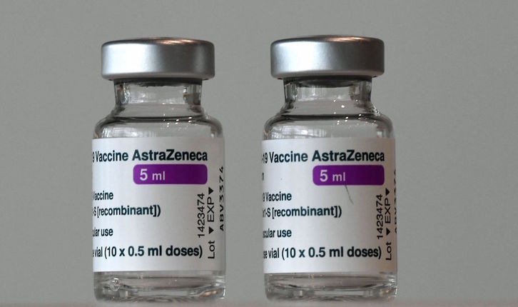 Viales de la vacuna de AstraZeneca. (Christof STACHE | AFP) 