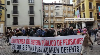 Manifestación en Iruñea de colectivos de pensionistas en defensa de un sistema público digno.