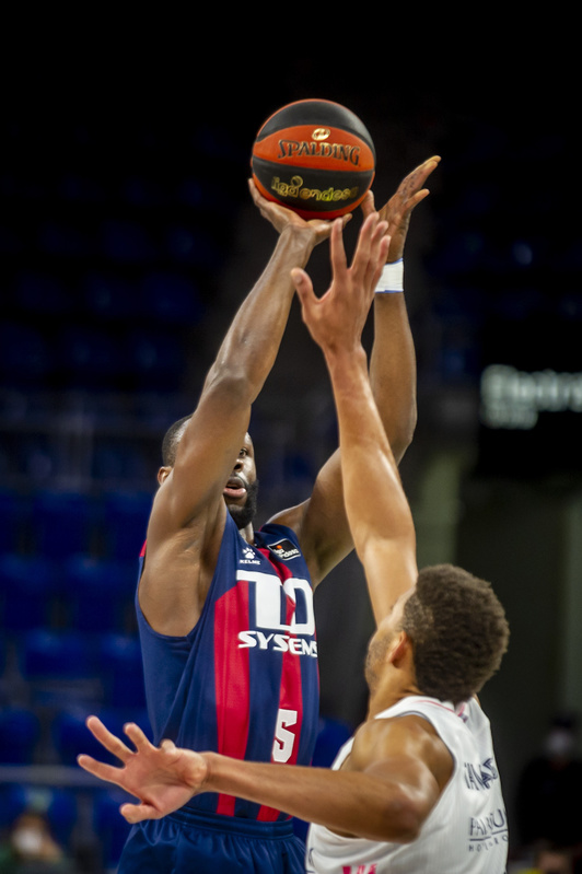 Tonye JekirI, contra el Real Madrid. (Jaizki FONTANEDA / FOKU)