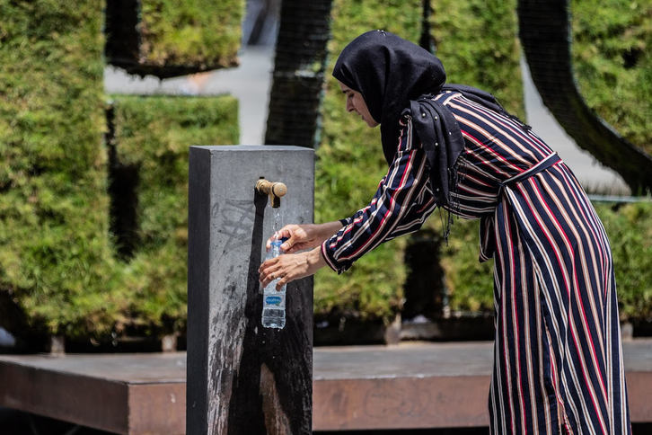 Un día de verano en Gasteiz, cuando el calor hace más necesaria el agua. (ENDIKA PORTILLO/FOKU)