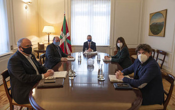 El lehendakari, Iñigo Urkullu, se ha reunido con la representación de la coalición PNV-PSE. (IREKIA)