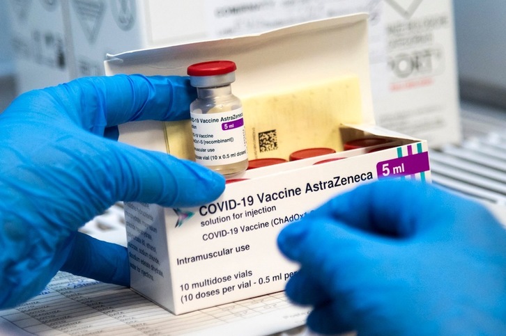 Viales de la vacuna de AstraZeneca en un hospital de la ciudad italiana de Turín. (Marco BERTORELLO | AFP)