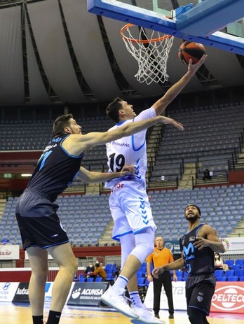 Pere Tomas, erabakigarri Estudiantesen aurkako garaipenean. (O. ARAUJO / ACB PHOTO)