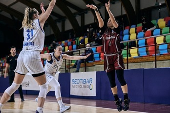 Milica Ivanovic ha dado algo de aire a Lointek Gernika Bizkaia con su buena mano. (LOINTEK GERNIKA BIZKAIA)