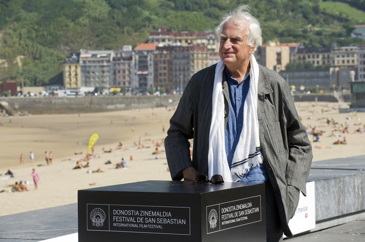Bertrand Tavernier, en su visita a Donostia con motivo de la edición de Zinemaldia de 2013. (Juan Carlos RUIZ/FOKU)