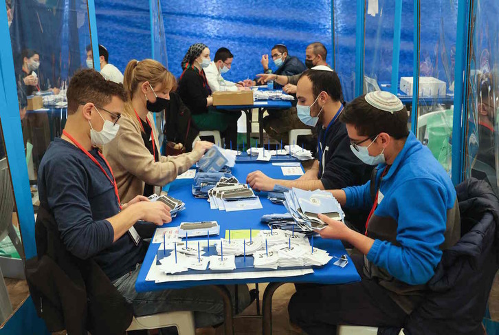 Recuento de los votos en Jerusalén. (Emmanuel DUNAND / AFP)