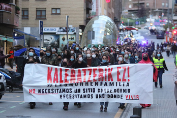 Manifestación que ha recorrido las calles de Santutxu en apoyo a Leonor y su familia. (Oskar MATXIN EDESA/FOKU)