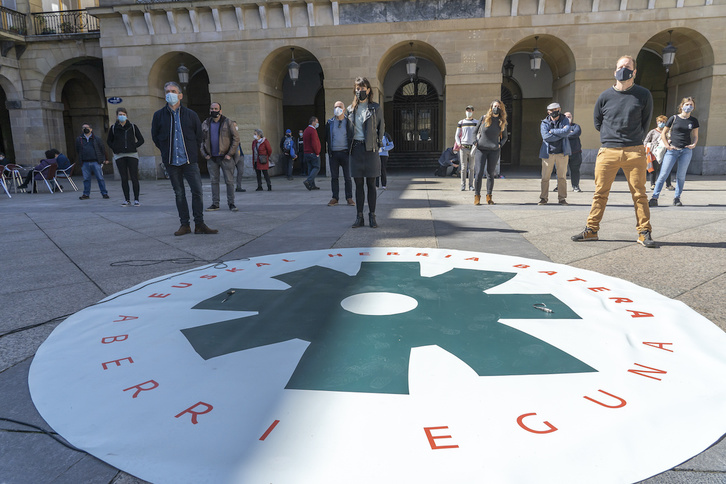 Euskal Herria Batera ekimeneko kideek martxoaren 13an Donostian egindako agerraldia. (Andoni CANELLADA)