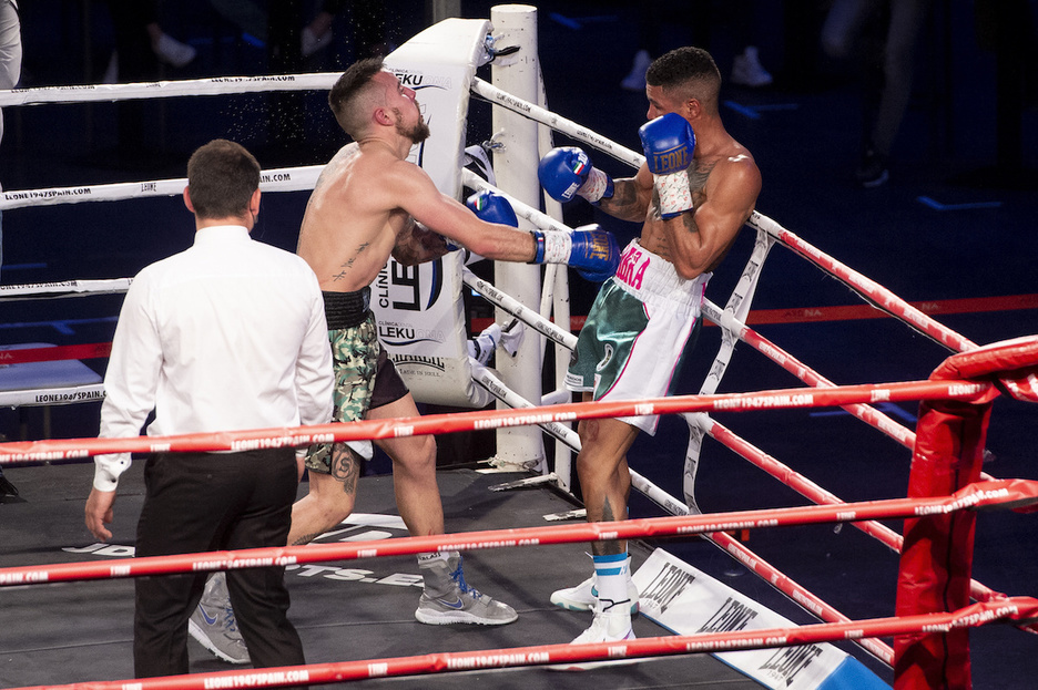 David «Infierno« Soria y José «La Sombra» Suero, en pleno combate. (Iñigo URIZ/FOKU)