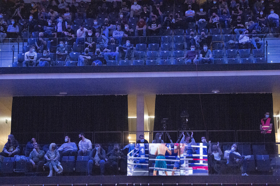 Unos mil espectadores se han dado cita en el Navarra Arena. (Iñigo URIZ/FOKU)