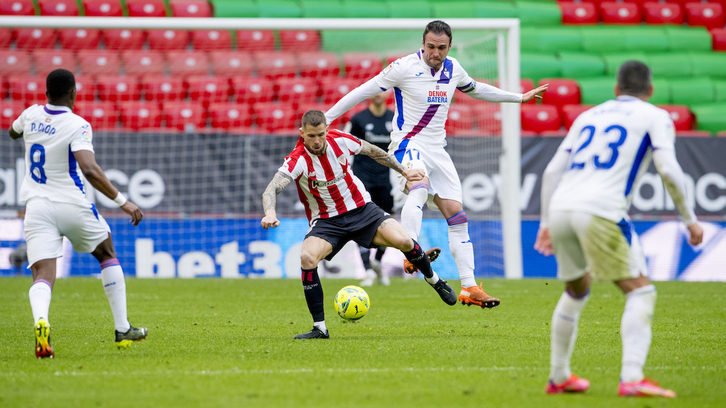 Iñigo Martínez y Simón en el derbi ante el Eibar en San Mamés. (@AthleticClub)