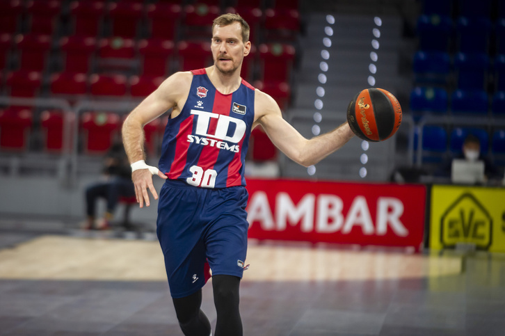 El principal patrocinador del Baskonia lleva cuatro meses sin pagar al club gasteiztarra. (Jaizki FONTANEDA/FOKU)