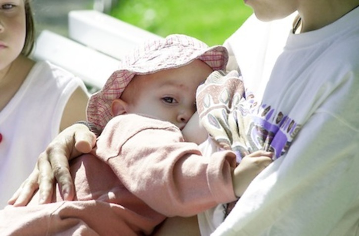 El Gobierno navarro devuelve 221.000 euros del IRPF de las prestaciones por maternidad. (Jon URBE/FOKU)