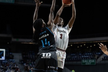Nogaye Lo, una de las tres que ha salvado a Lointek Gernika Bizkaia del naufragio absoluto. (GERNIKA BIZKAIA)