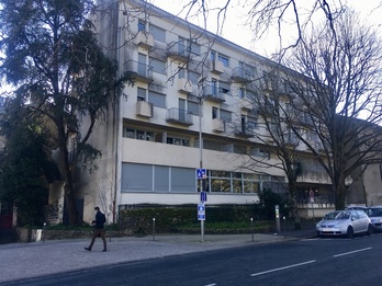 Le FJT sis boulevard du Rempart Lachepaillet à Bayonne dispose de 45 studios meublés à destination des 16-25 ans. © Guillaume Fa